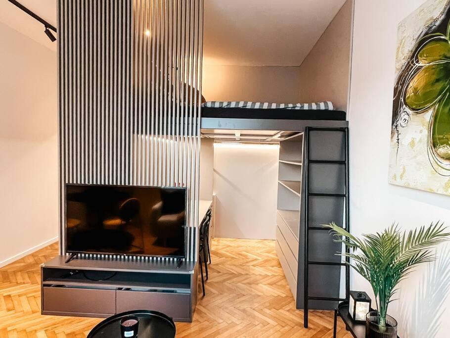 Central Getaway Studio Братислава Екстериор снимка