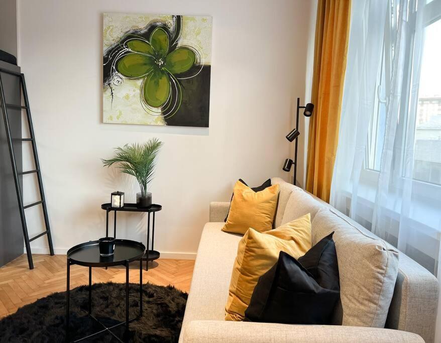 Central Getaway Studio Братислава Екстериор снимка